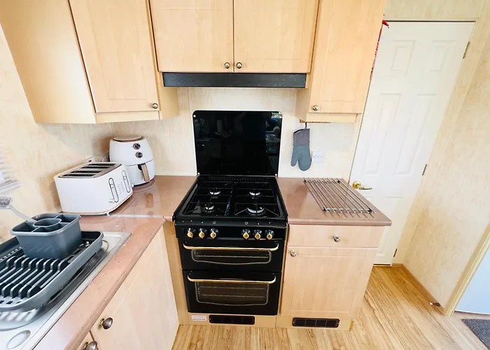 2 Bedroom Caravan Shs3, Sandhills, Bembridge