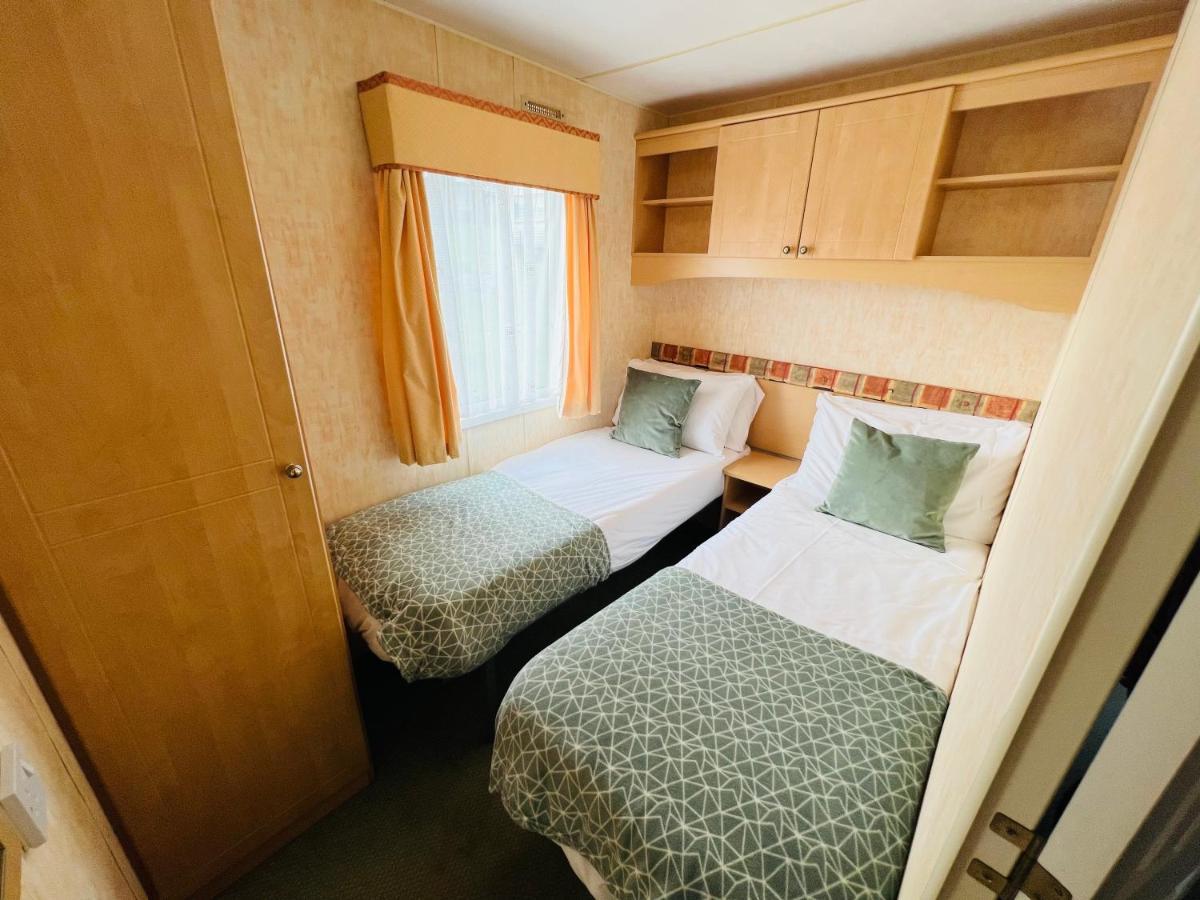 Apartment 2 Bedroom Caravan Shs3, Sandhills, Bembridge