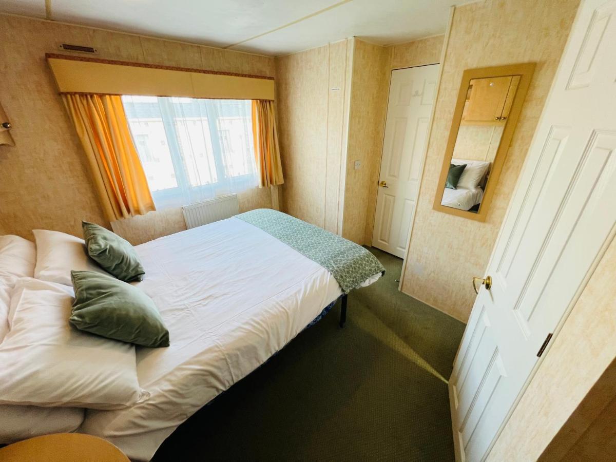 2 Bedroom Caravan Shs3, Sandhills, Bembridge